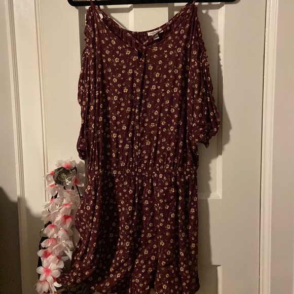 off the shoulder romper - Picture 1 of 3